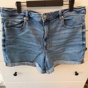 American Eagle Denim Mom Short